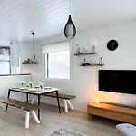 Huvilat Arctic Aurora By Booklapland *