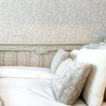 Villa Arctic Aurora By Booklapland